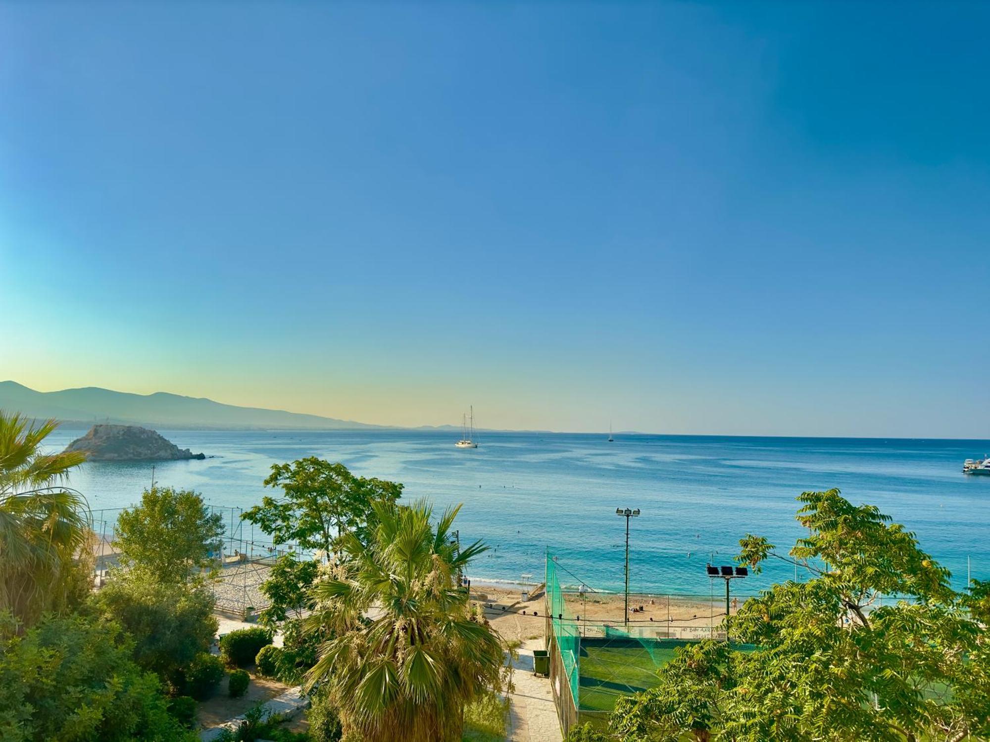Apartment Center Piraeus Location Kastella Passalimani Port Exteriör bild